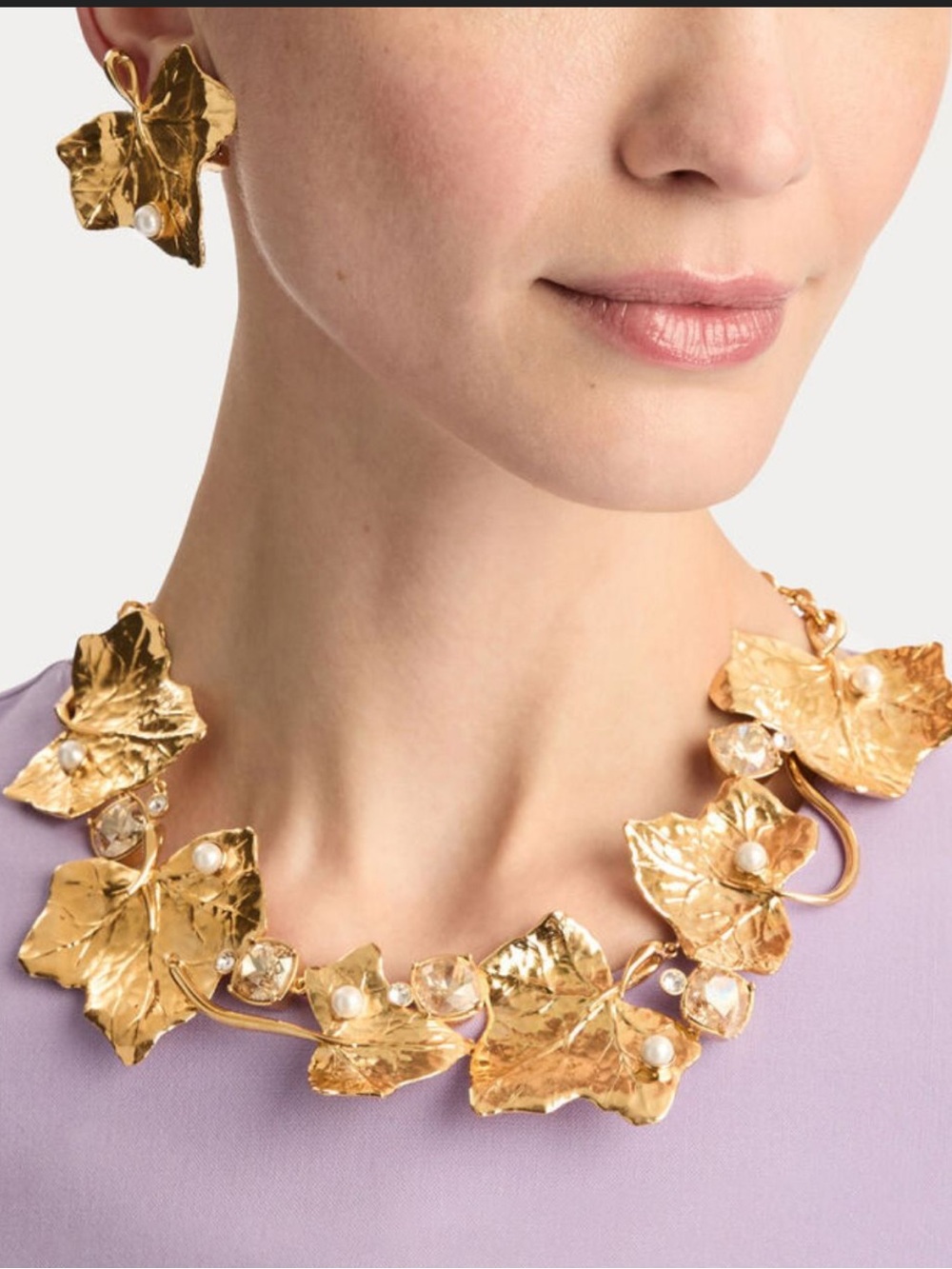 Oscar de la Renta • Ivy Leaf with Pearl Gold Plated Clip- on Earrings - Picture 7 of 15
